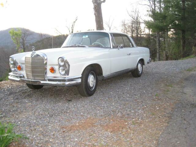 1966 Mercedes-Benz 200-Series - photo 2