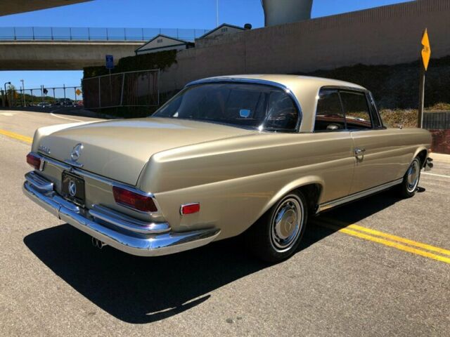 1966 Mercedes-Benz 200-Series 220SE - photo 2
