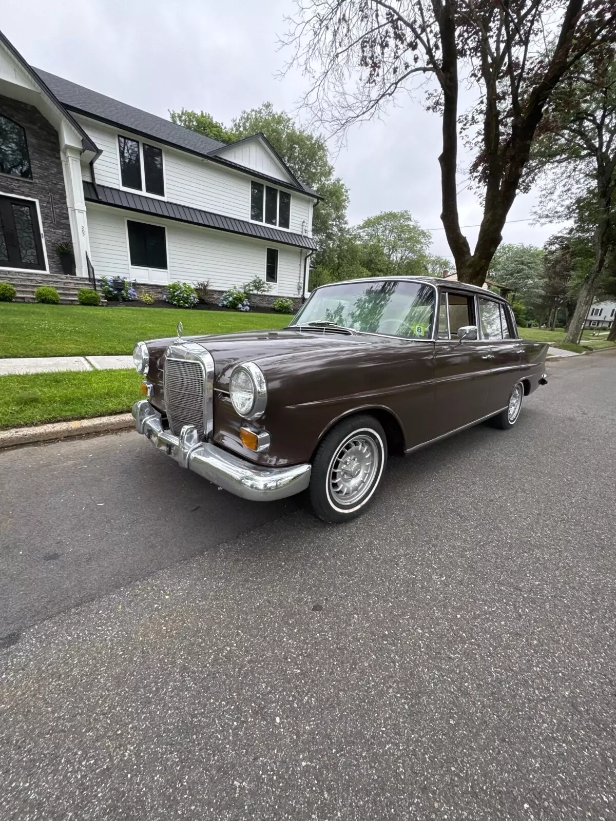 1966 Mercedes-Benz 230 Brown 230 1966 Mercedes-Benz 230 230