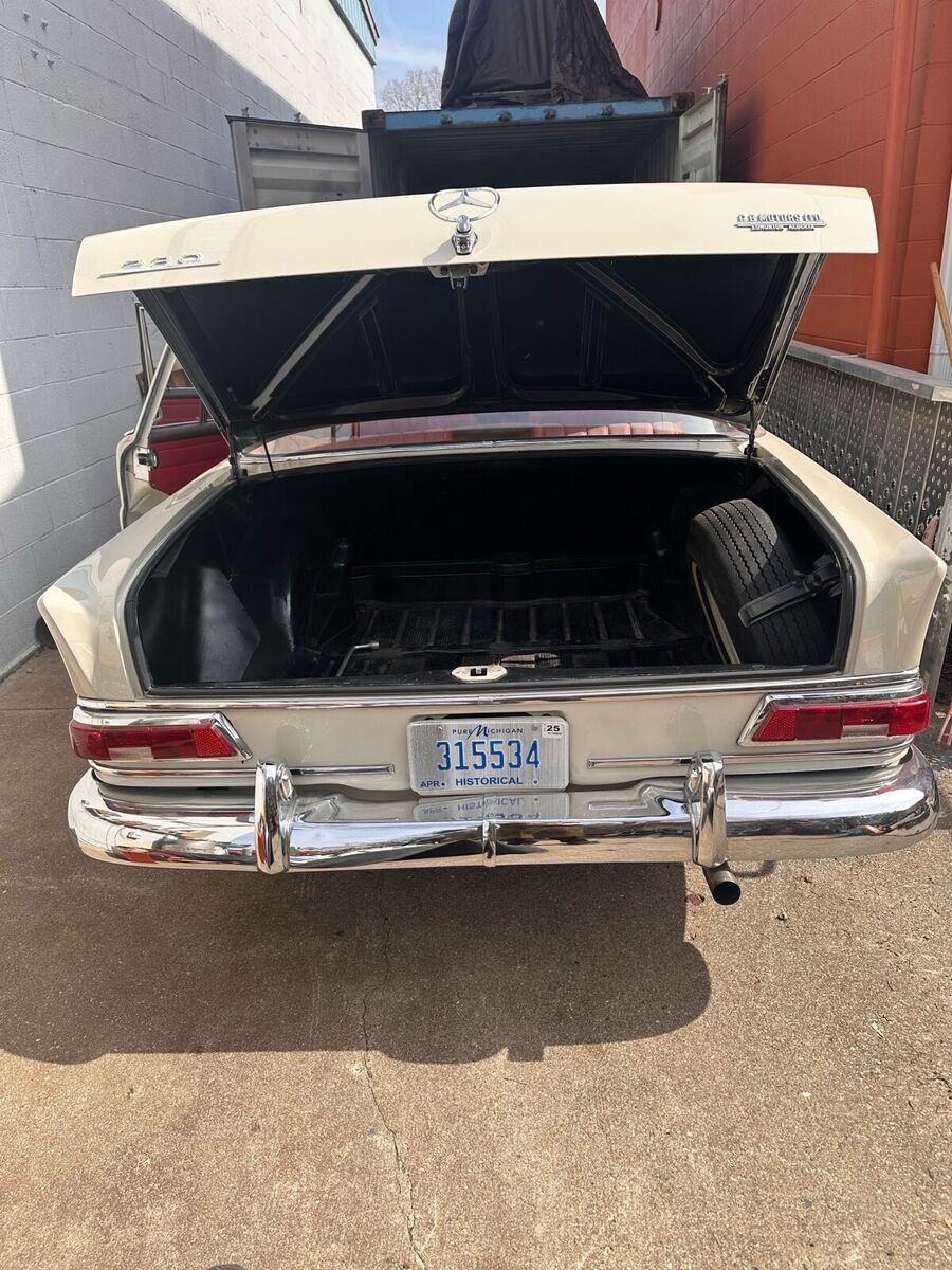 1966 Mercedes-Benz 230 - photo 10