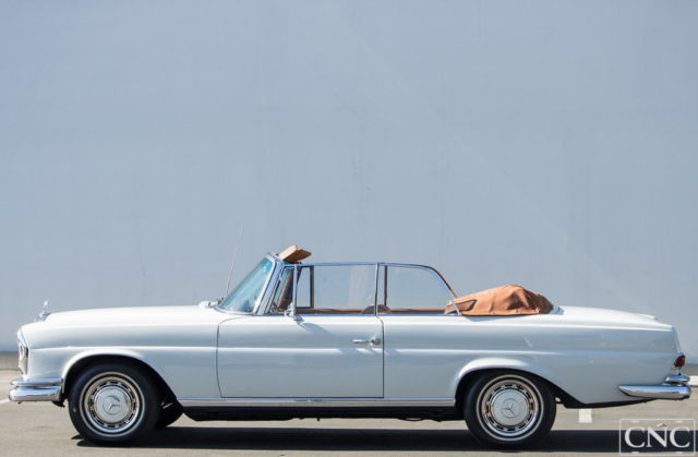 1966 Mercedes-Benz 200-Series - photo 2