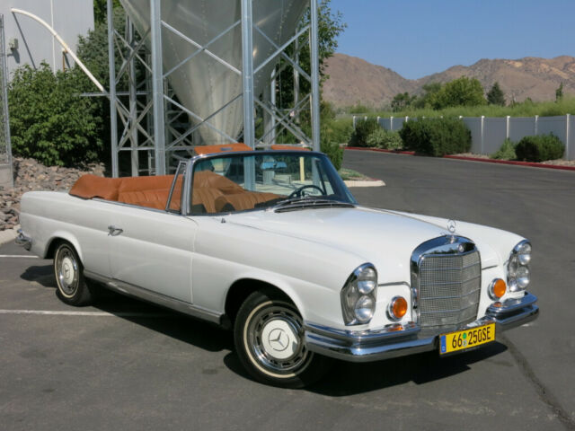 1966 Mercedes-Benz 200-Series Convertible - photo 4