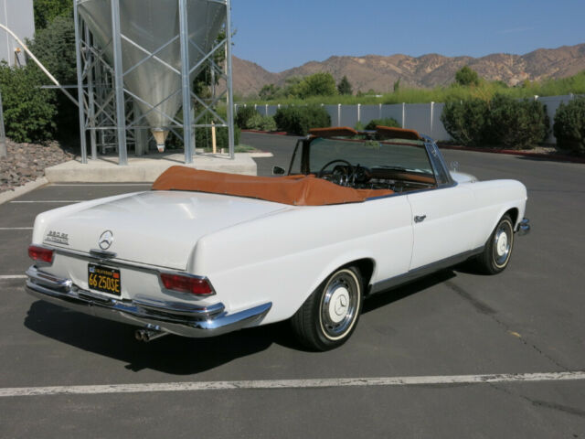 1966 Mercedes-Benz 200-Series Convertible - photo 6