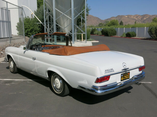 1966 Mercedes-Benz 200-Series Convertible - photo 8