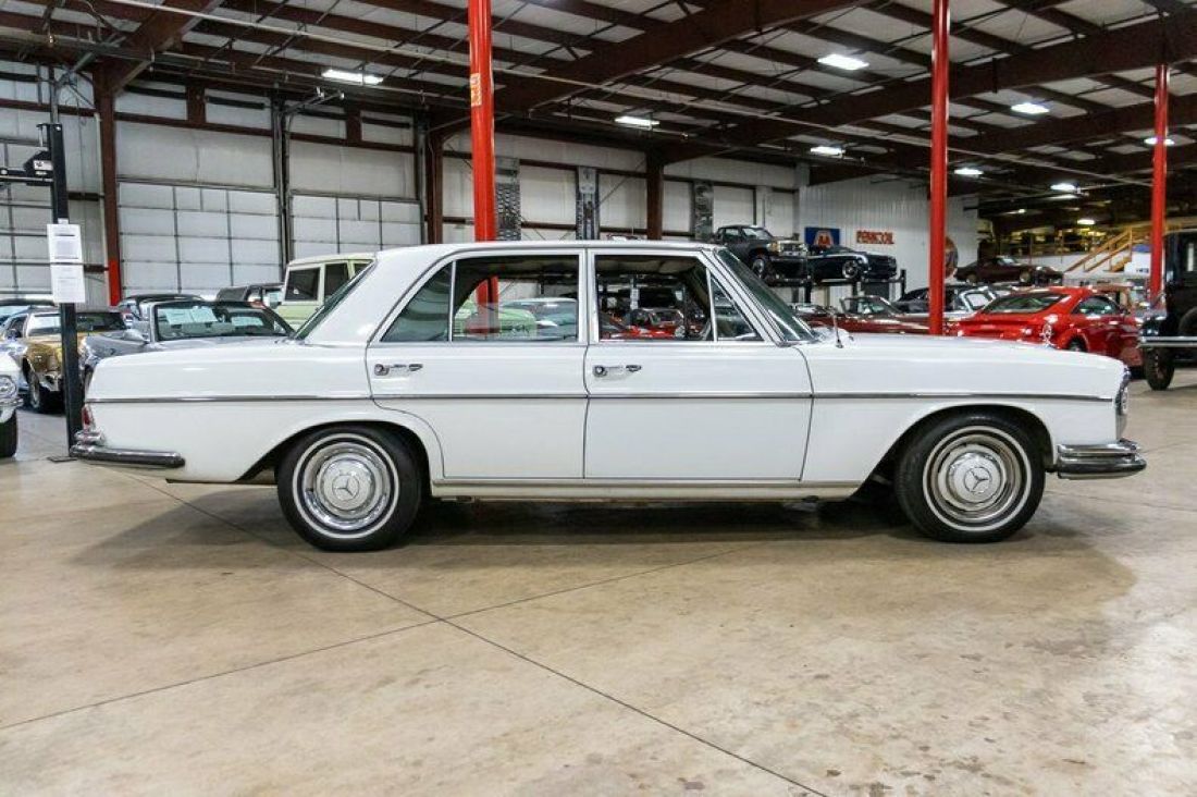 1966 Mercedes-Benz 200-Series - photo 6
