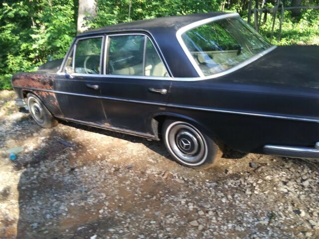 1966 Mercedes-Benz 200-Series - photo 2