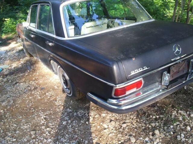 1966 Mercedes-Benz 200-Series - photo 3