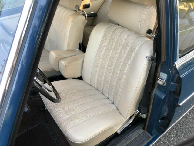 1966 Mercedes-Benz 200-Series 350 Medium Blue w. White-Grey int., 4-SPEED MANUAL - photo 7