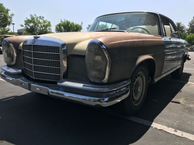 1966 mercedes benz 250SE Coupe. Sunroof, Floor Manual Trans. Euro Model 1966 Mercedes-Benz 200-Series coupe