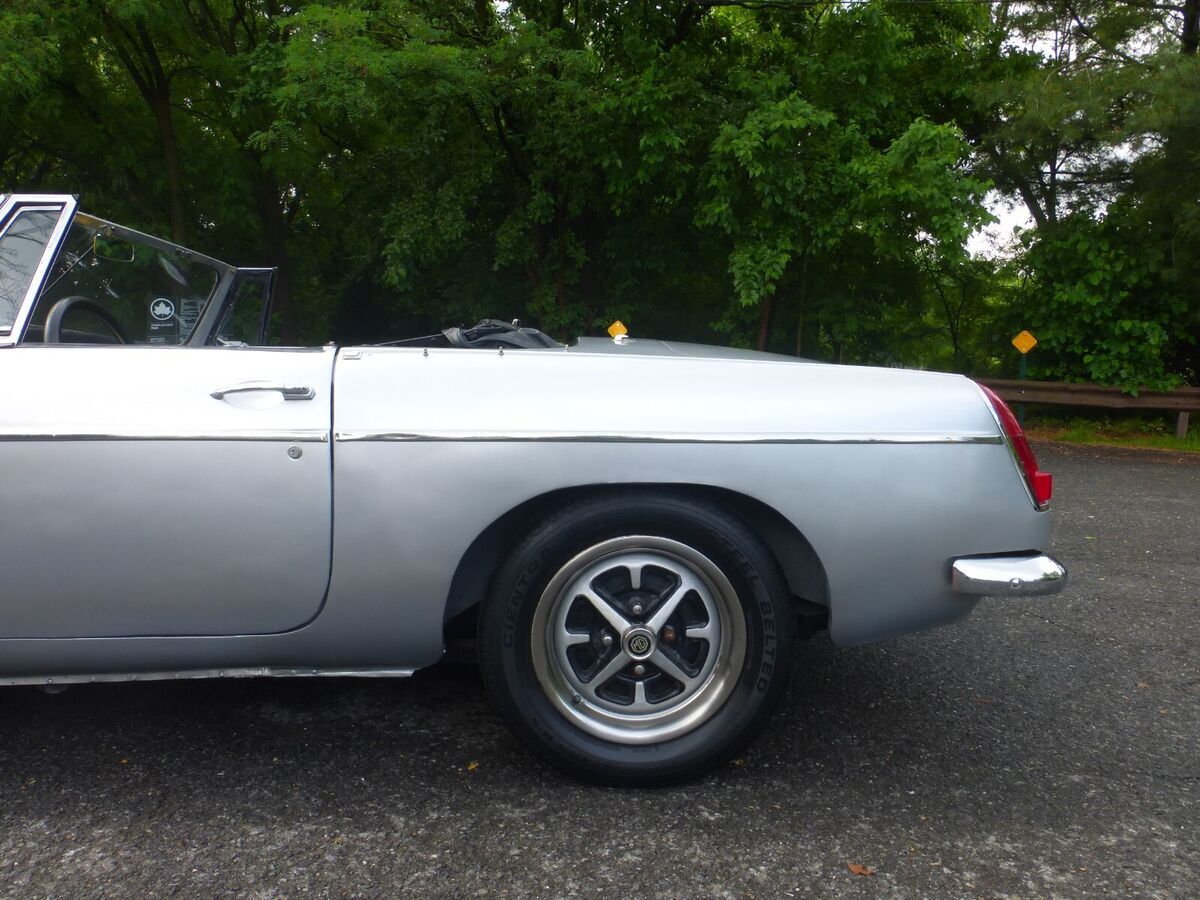 1966 MG MGB Nicely Presentable - photo 9
