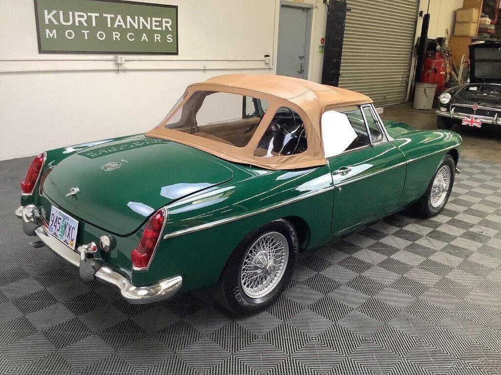 1966 MG MGB 1966 MGB MK1. BRITISH RACING GREEN WITH BISCUIT TRIM - photo 8