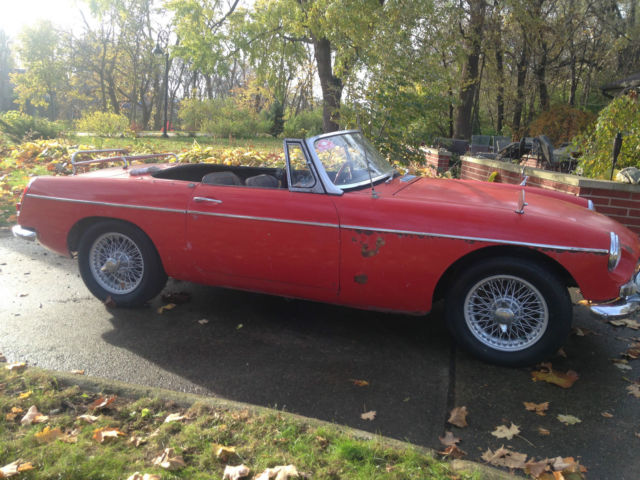 1966 MGB. No Reserve. Great winter project. Very collectable chrome bumper 1966 MG MGB