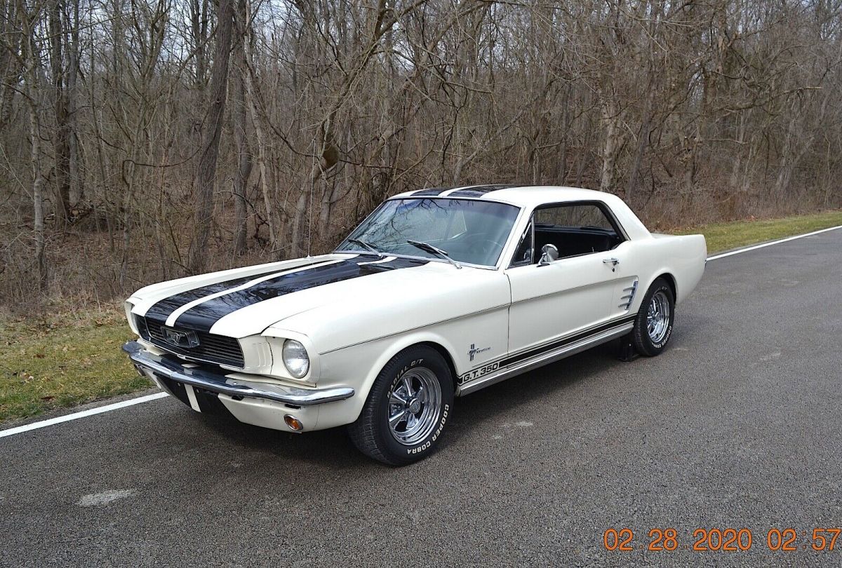 1966 MUSTANG 289 4BBL MANUAL SOLID STRAIGHT FACTORY WIMBLEDON WHITE AND BLACK 1966 Ford Mustang 289 MANUAL SHIFT EXAHUST TRUMPETS SHELBY STRIPES