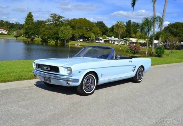 1966 Ford Mustang convertible - photo 2