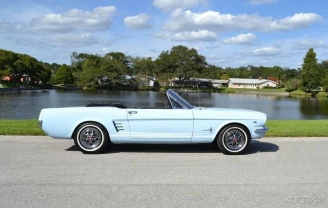 1966 Ford Mustang convertible - photo 4