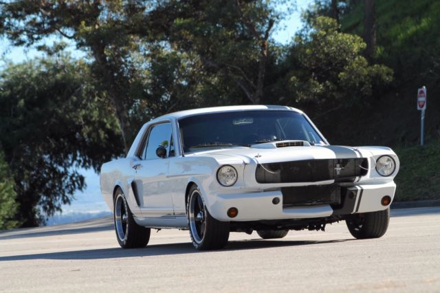 1966 Ford Mustang Restomod - photo 2