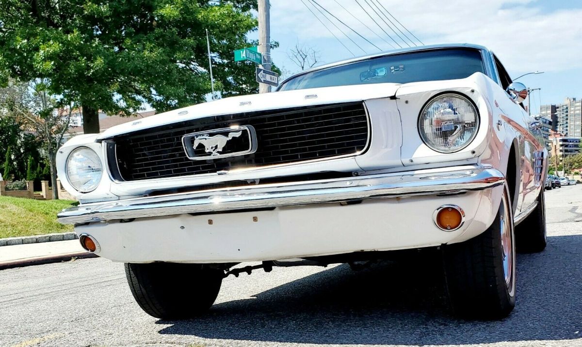 1966 Ford Mustang - photo 2