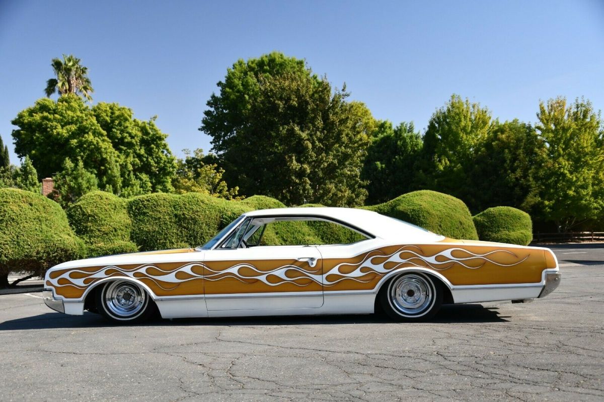 1966 Oldsmobile. 60's lowrider style, smooth cruiser with air ride and updates 1966 Oldsmobile 88