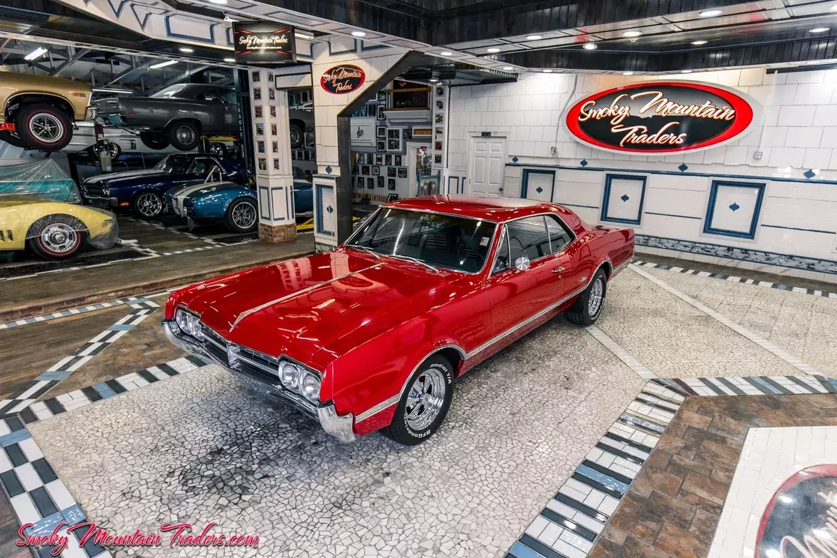 1966 Oldsmobile Cutlass 330 V8 Four Speed Trans Power Steering Power Disc Brakes 1966 Oldsmobile Cutlass