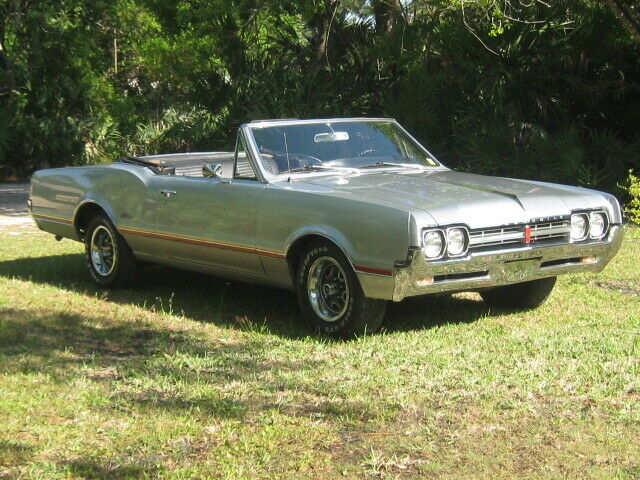 1966 Oldsmobile Cutlass Convertible 4 speed 1966 Oldsmobile Cutlass convertible