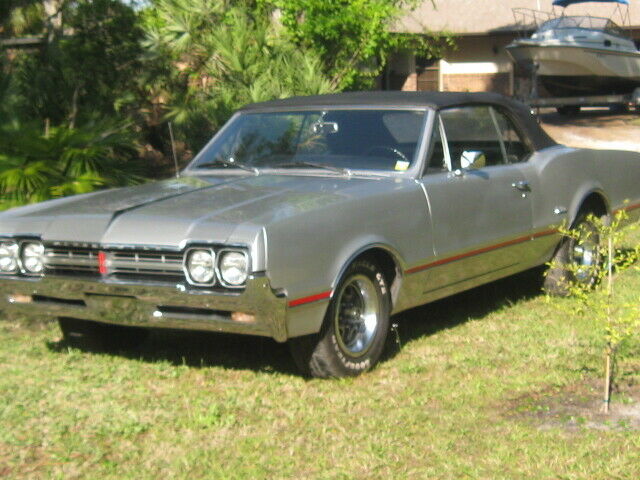 1966 Oldsmobile Cutlass convertible - photo 4