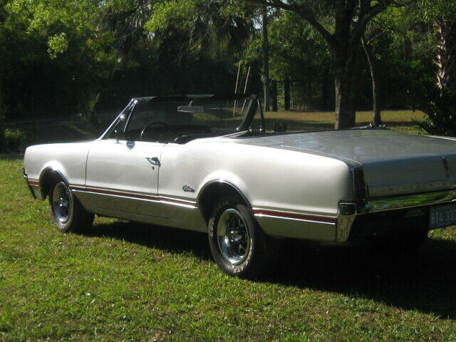 1966 Oldsmobile Cutlass convertible - photo 5