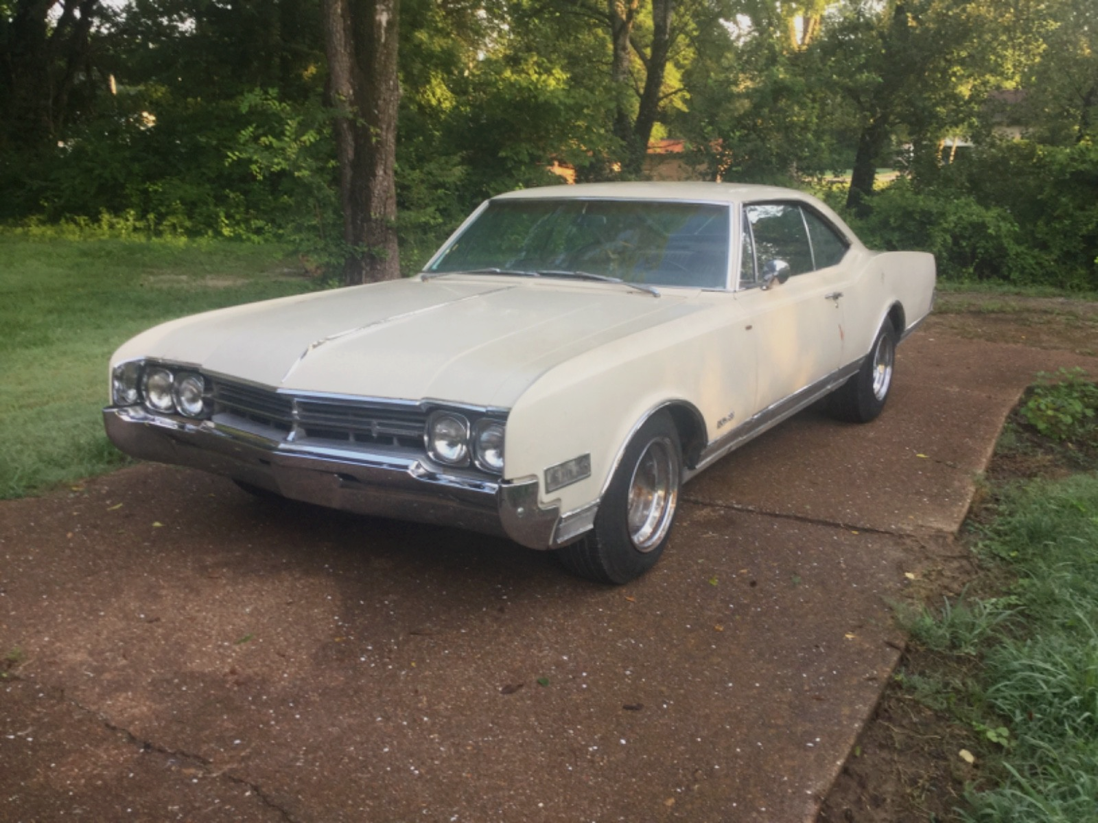 1966 Oldsmobile Delta 88 Holiday Coupe - photo 2