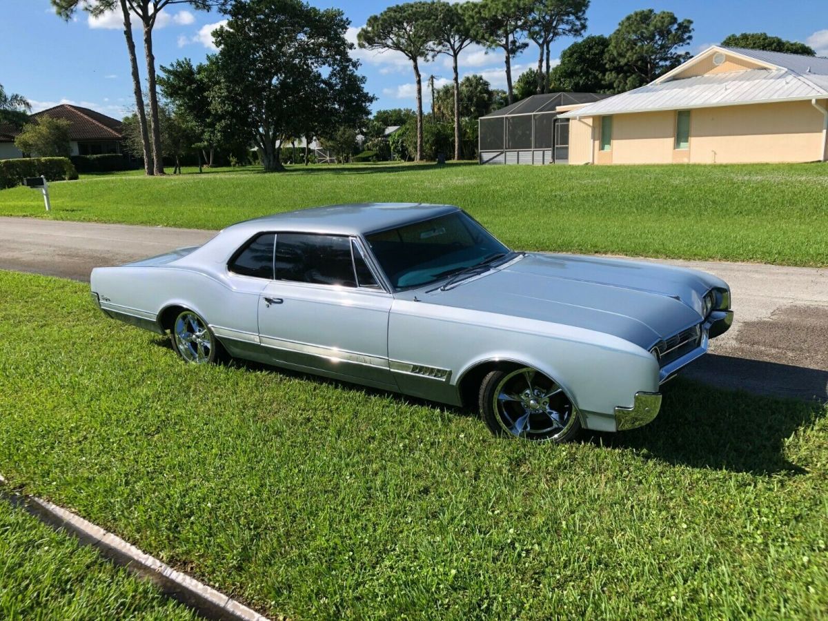 1966 Oldsmobile Starfire Hardtop - photo 2