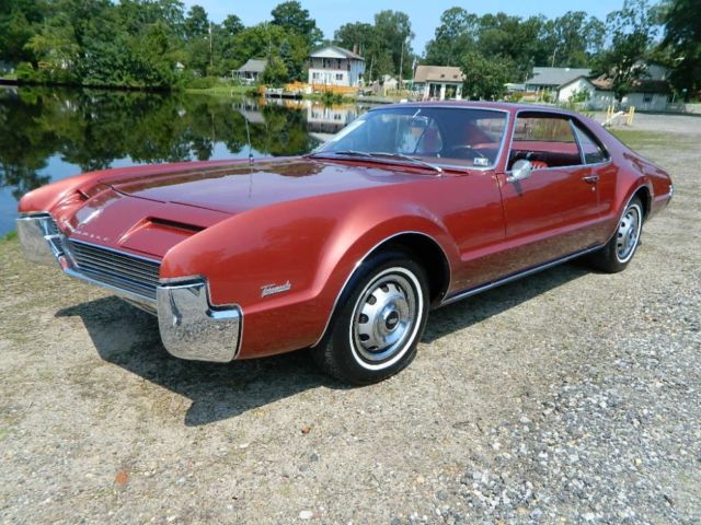 1966 Oldsmobile Toronado - photo 2