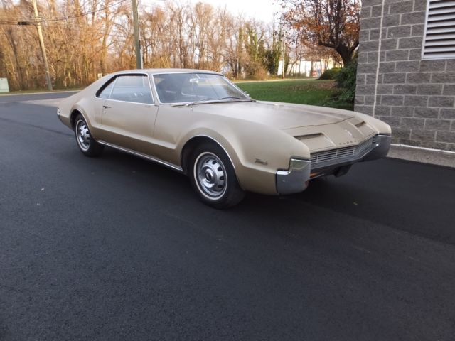 1966 Oldsmobile Toronado Deluxe NO RESERVE GOLD/BLACK 1966 Oldsmobile Toronado