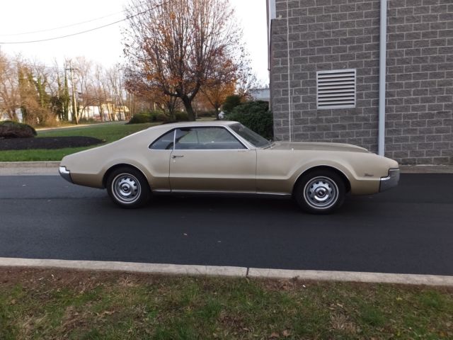 1966 Oldsmobile Toronado - photo 2