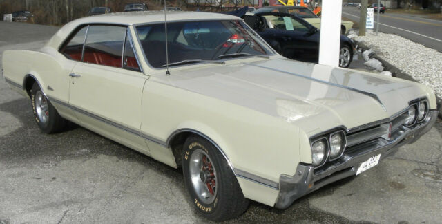 1966 Oldsmoblie Cutlass 2dr Hardtop Coupe 1966 Oldsmobile Cutlass