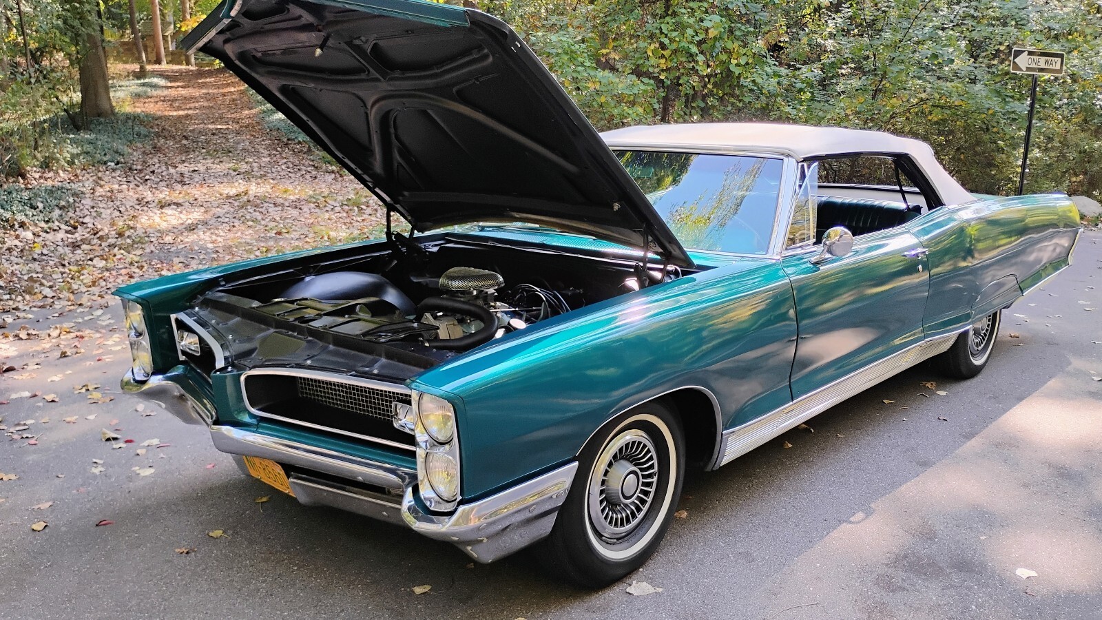 1966 Pontiac Bonneville original Marina turquoise leather / vinyl interior - photo 11
