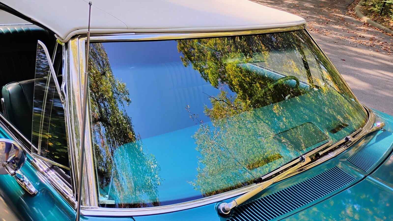 1966 Pontiac Bonneville original Marina turquoise leather / vinyl interior - photo 4