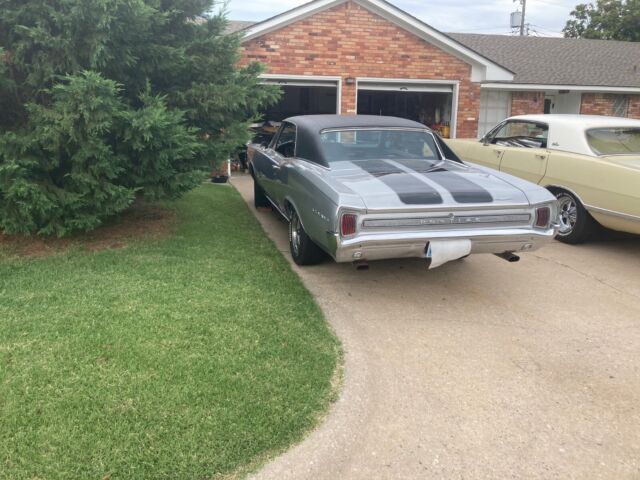 1966 Pontiac Le Mans Silver with black vinyl roof and black stripes - photo 4
