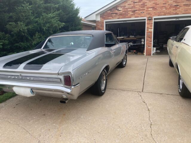 1966 Pontiac Le Mans Silver with black vinyl roof and black stripes - photo 5