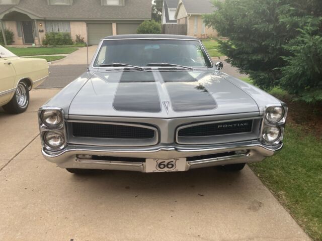 1966 Pontiac Le Mans Silver with black vinyl roof and black stripes - photo 6