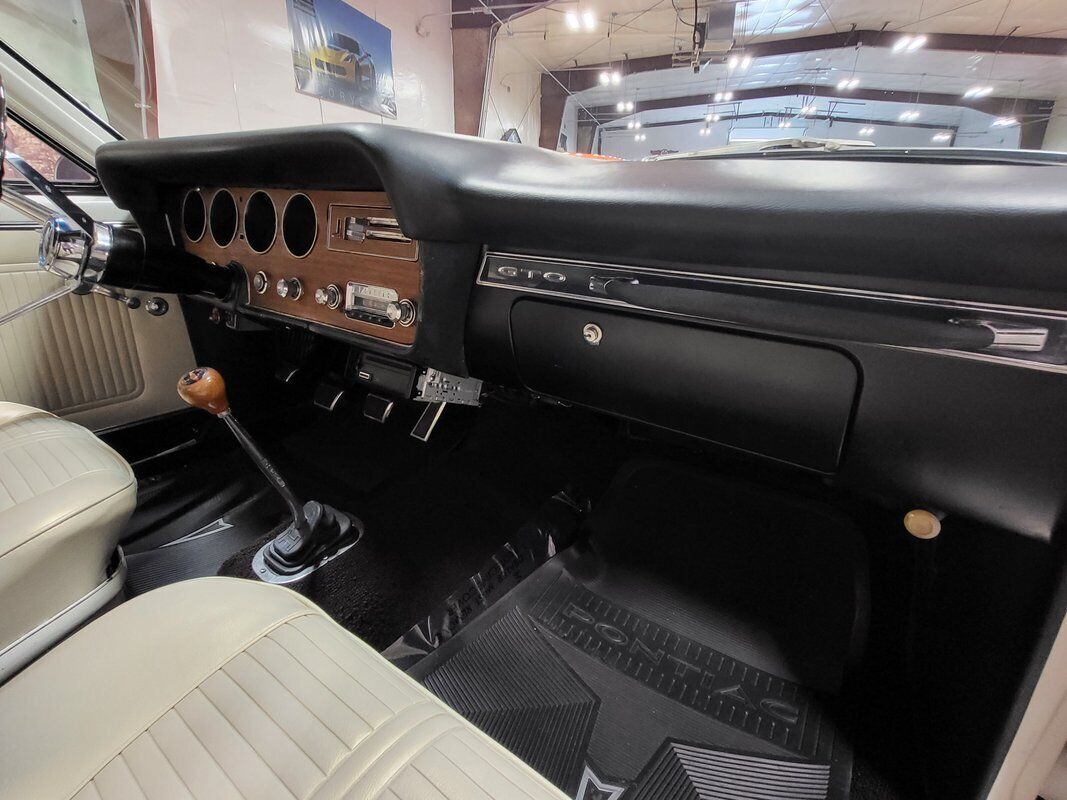 1966 Pontiac GTO 1 of 1 4 Speed White on White - photo 10