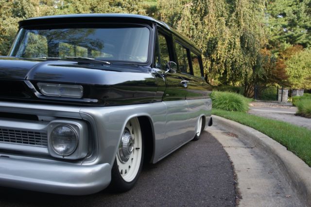 1966 GMC Suburban - photo 3