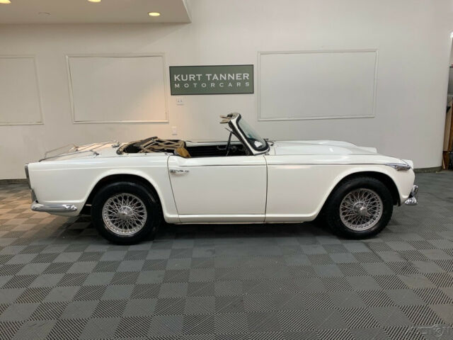 1966 Triumph TR4A 1966 TRIUMPH TR4A IRS. 4-SPEED, 60-SPOKE WIRE WHEELS. - photo 4