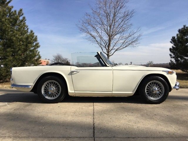 1966 Triumph TR4A IRS - photo 3