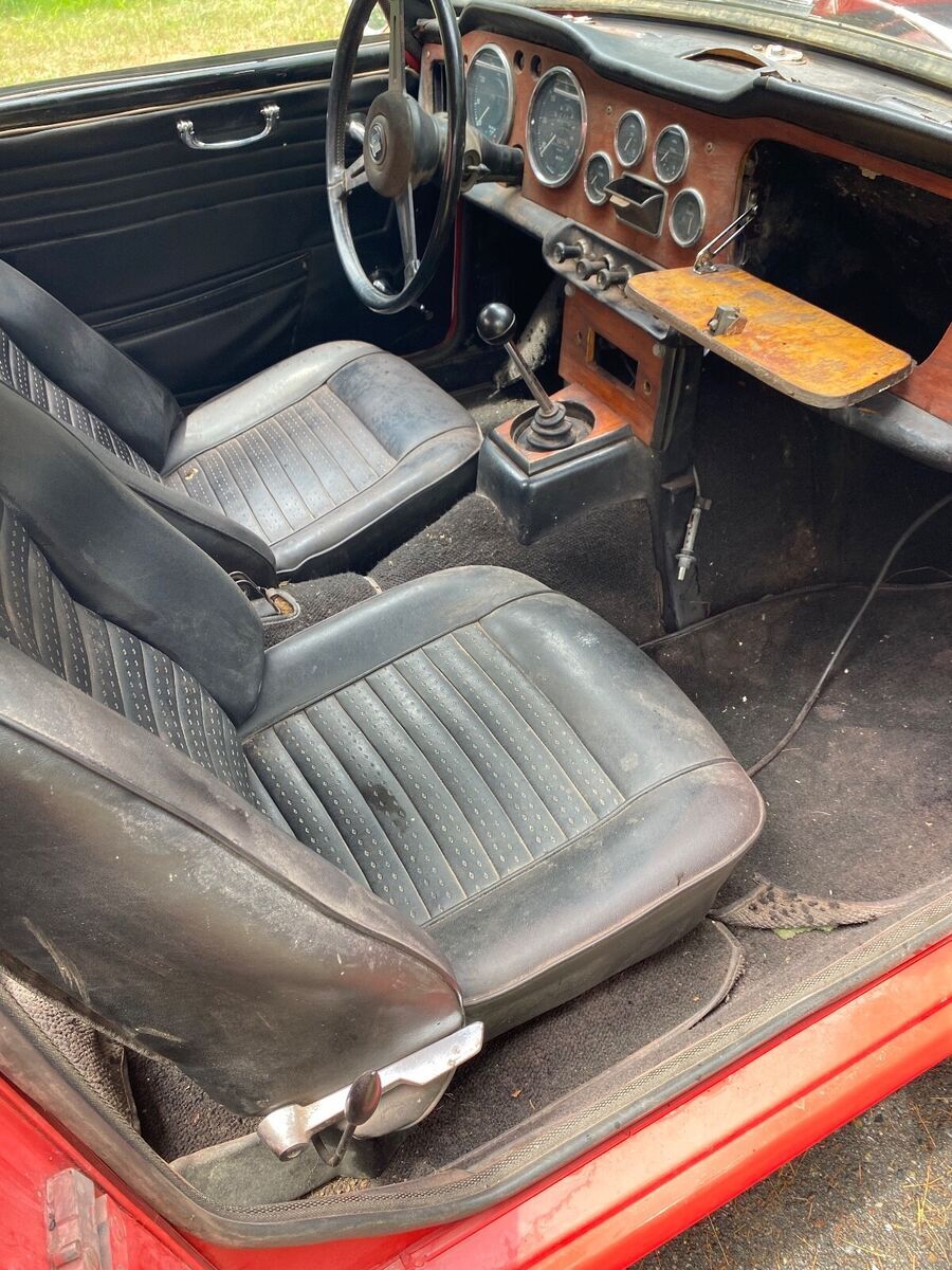 1966 Triumph TR4A 1966 TRIUMPH TR4A. SIGNAL RED WITH BLACK TRIM, TOP, TOP BOOT - photo 7