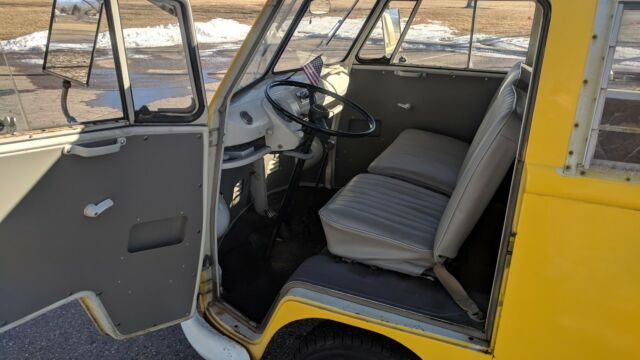 1966 Volkswagen Bus/Vanagon Sundial (Riviera Style Windows) Camper - photo 3
