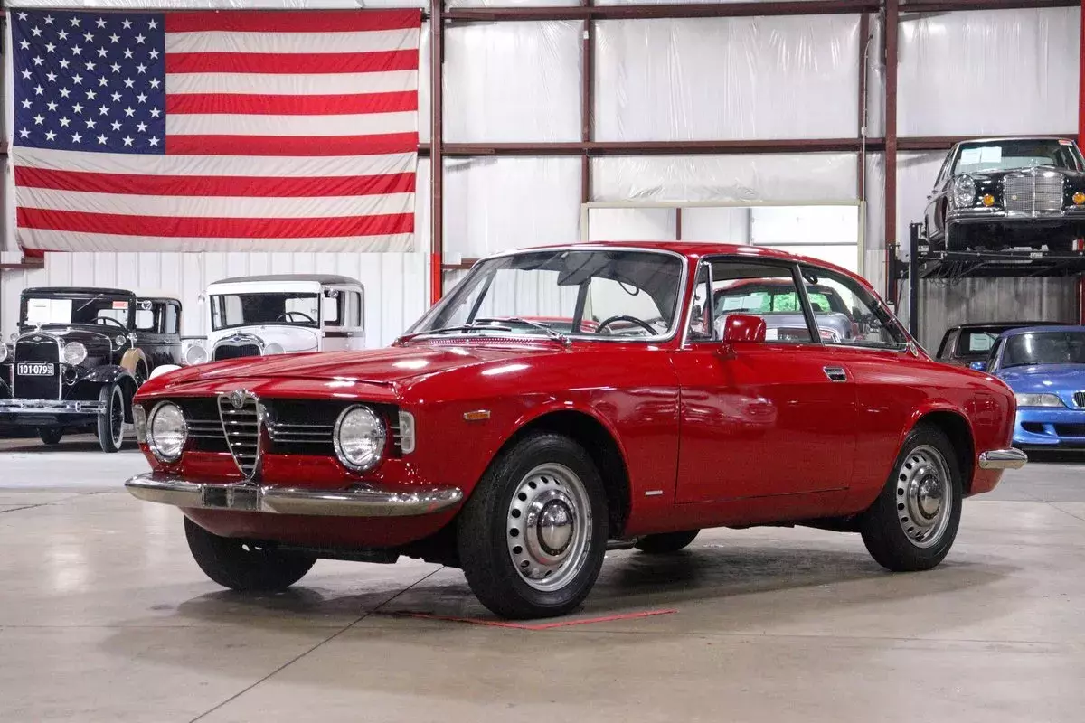 1967 Alfa Romeo Giulia Sprint GT 70049 Miles Alfa Red Coupe 4 Cyl 1967 Alfa Romeo Giulia Sprint GT