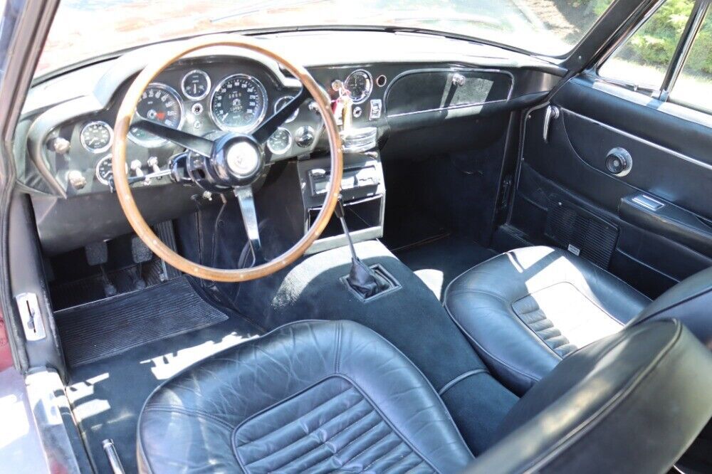 1967 Aston Martin DB6 - photo 7
