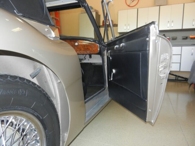 1967 Austin Healey 3000 - photo 7