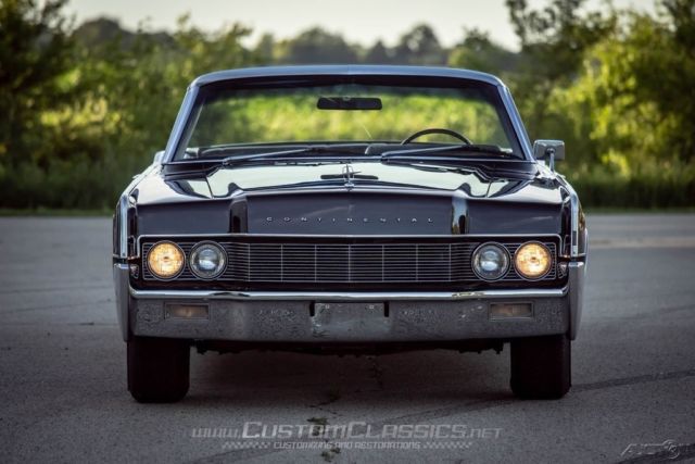 1967 Lincoln Continental - photo 2