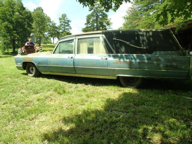 1967 Cadillac Fleetwood Hearse - photo 3