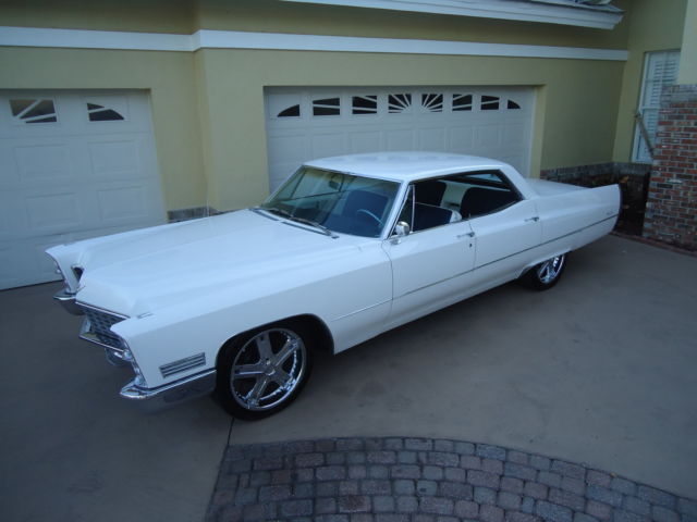 1967 CADILLAC SEDAN DEVILLE- THIS CADILLAC IS GORGEOUS ! OUTSTANDING CONDITION 1967 Cadillac DeVille WHITE