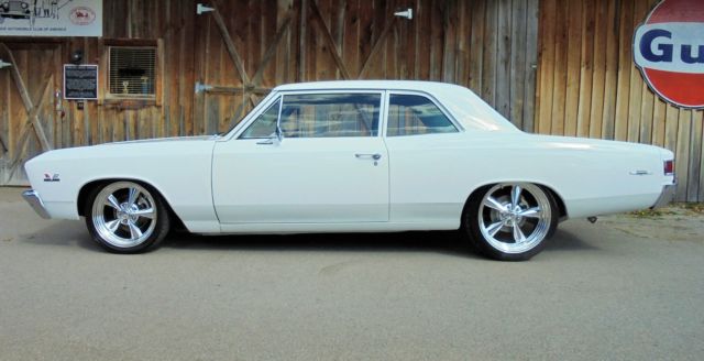 1967 Chevrolet Chevelle 300 Deluxe Sedan 2-Door - photo 10